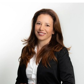 שירלי גדניר, עורכת דין ונוטריון